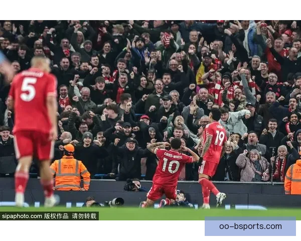 梅努在英超决赛中力压曼城守将成功破门助力球队夺冠